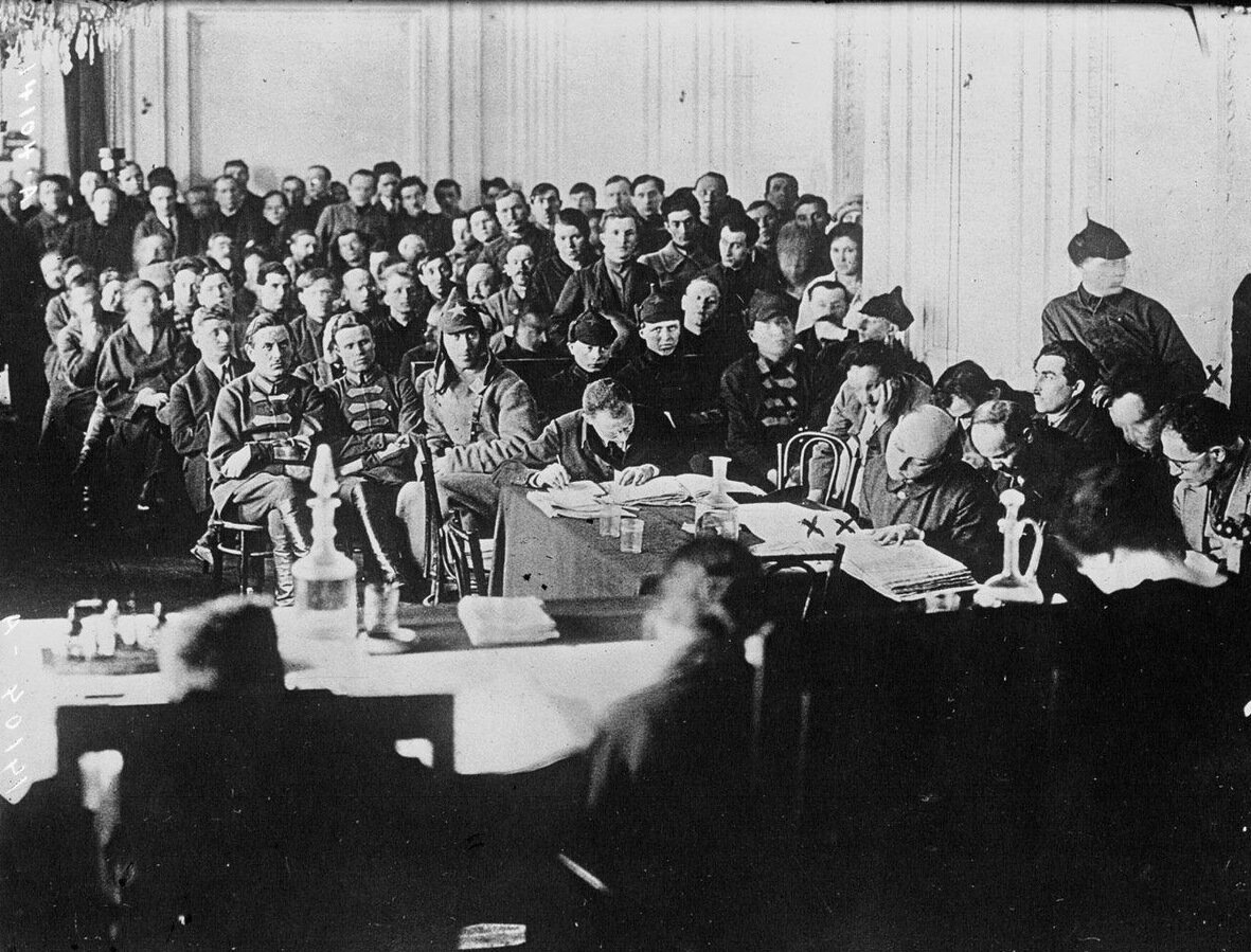 Суд в первые годы Совеской власти. Иллюстрация вторая