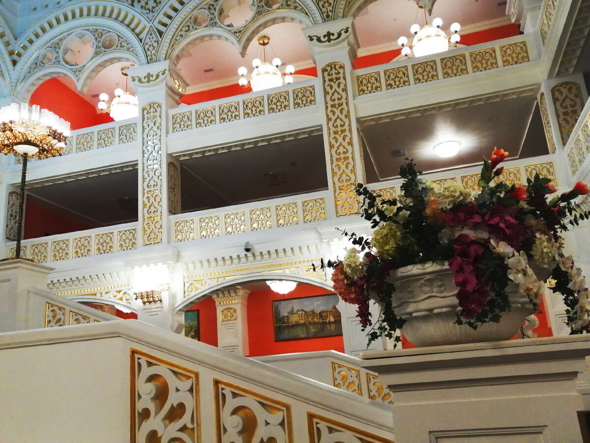 Астраханский театр оперы и балета.т/ф 7(8512)-66-76-30.