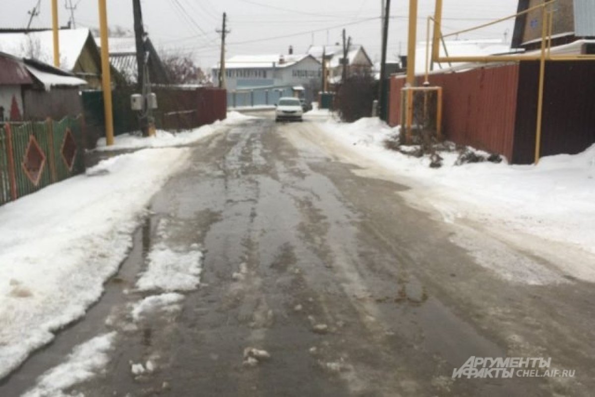    Улицы челябинского поселка залило водой из-за коммунальной аварии