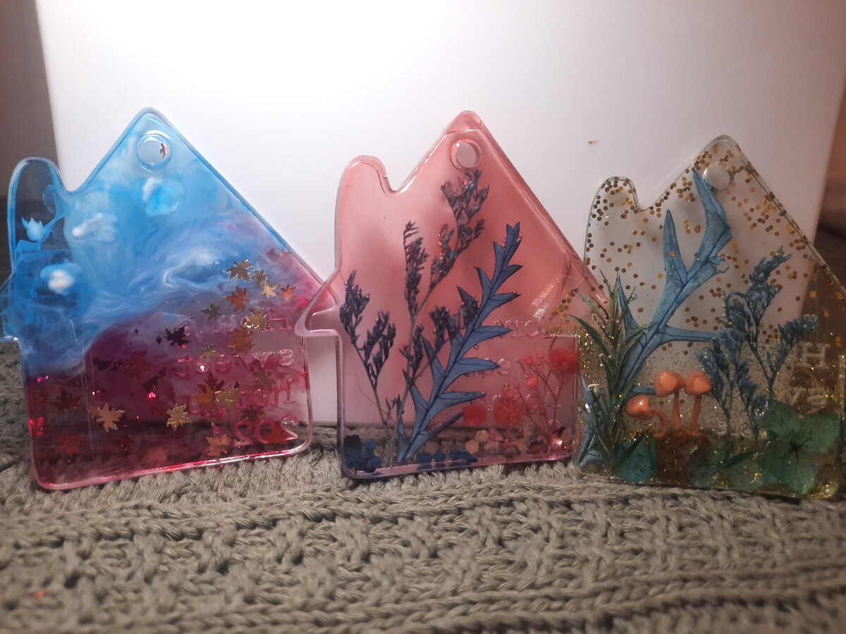 крайний правый домик - грибочки из глины