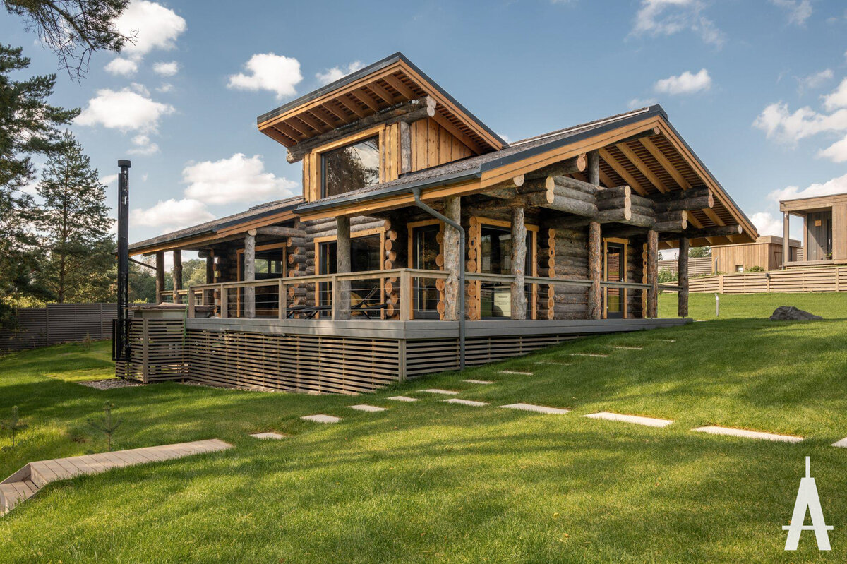 Бревенчатая баня — неотъемлемая часть культуры деревенской и городской России, от крестьянства до дворянства. Какой она будет в будущем, если останется в нем? Рассказываем о новой русской архитектуре срубовых зданий, которая отвечает современным представлениям.