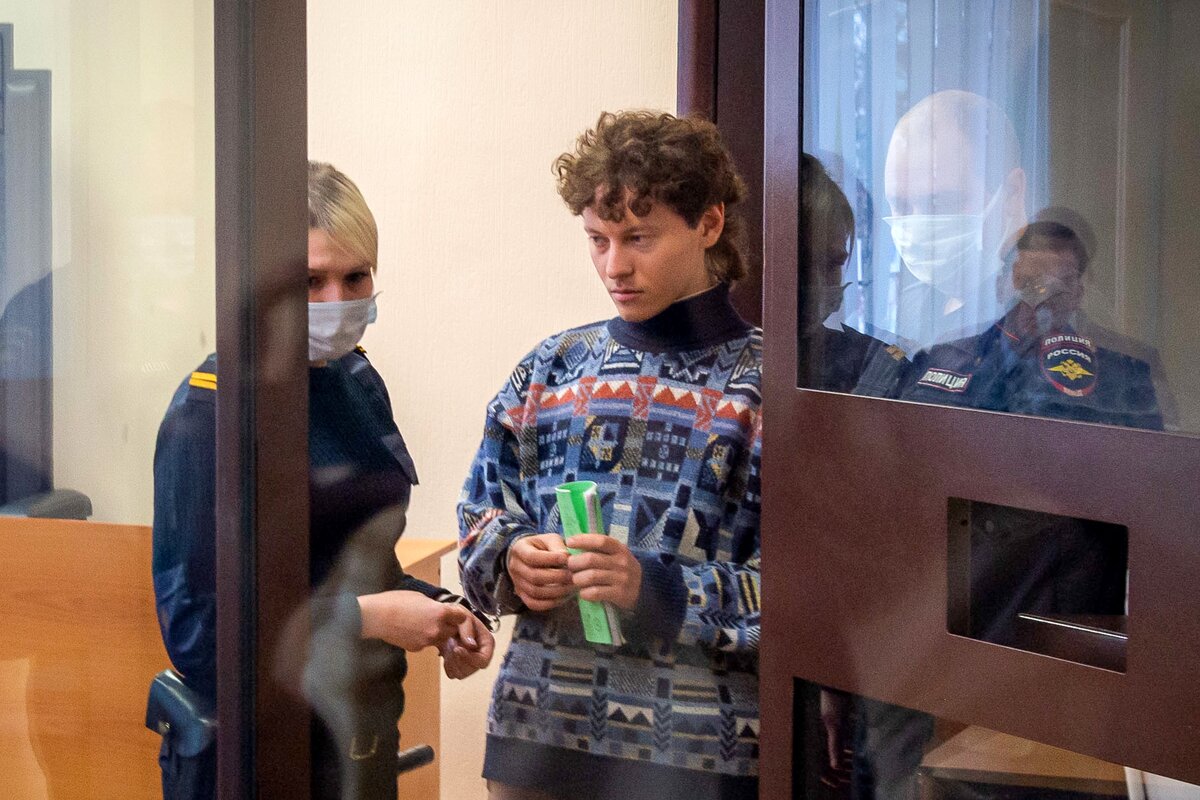  📷 📷 📷 📷 📷   Певца Шарлота приговорили к административному аресту на 13 суток
