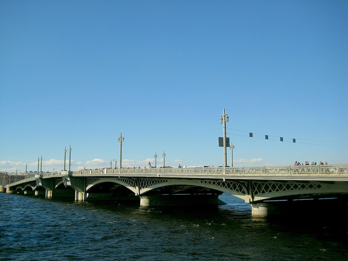 Благовещенский мост. Фото: https://commons.wikimedia.org/wiki/Category:Blagoveshchensky_Bridge#/media/File:5195._St._Petersburg._Blagoveshchensky_Bridge.jpg