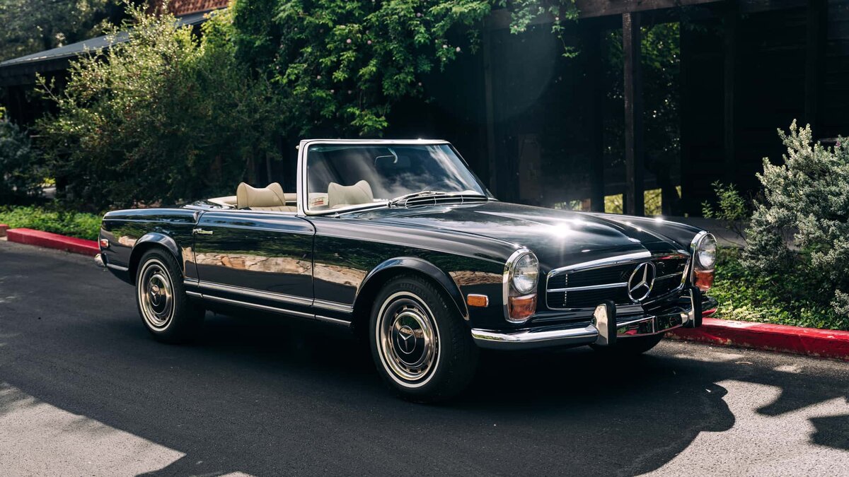 Mercedes 280SL от Moment Motor. Фото, источник: motor1.com.