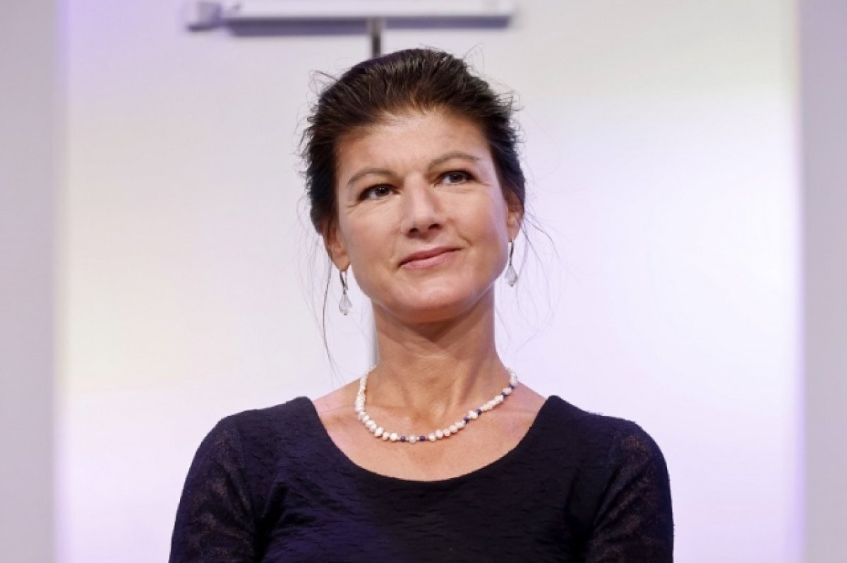    Немецкий политик Сара Вагенкнехт сравнила Украину с бездонной бочкой