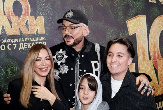    Певица Ани Лорак, певец Филипп Киркоров, и пластический хирург Тимур Хайдаров (слева направо) на премьере фильма «Елки 10»