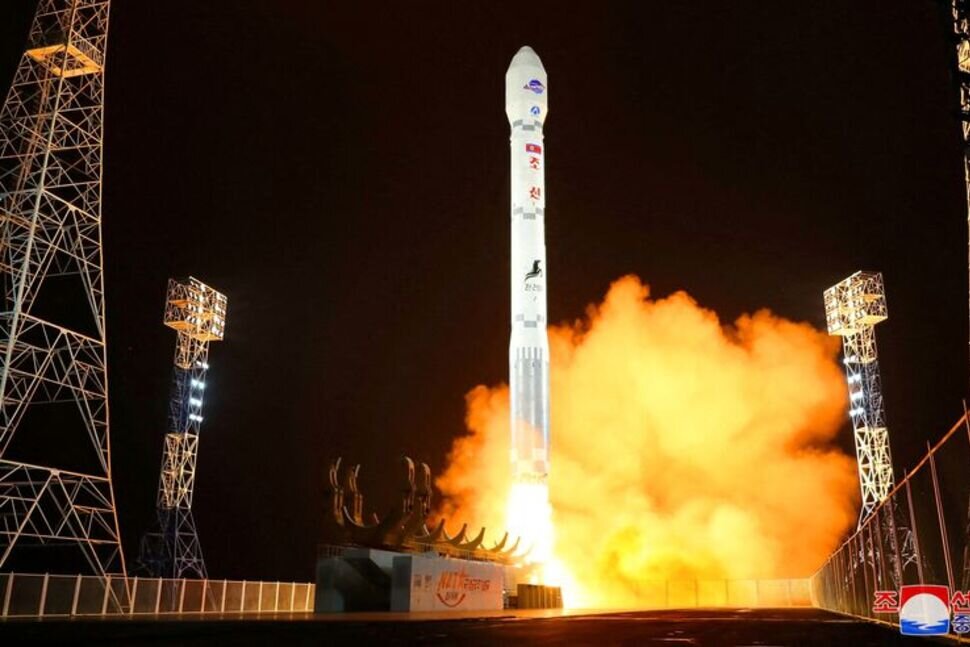 Запуск спутника с космодрома КНДР. Фото из открытых источников сети Интернет