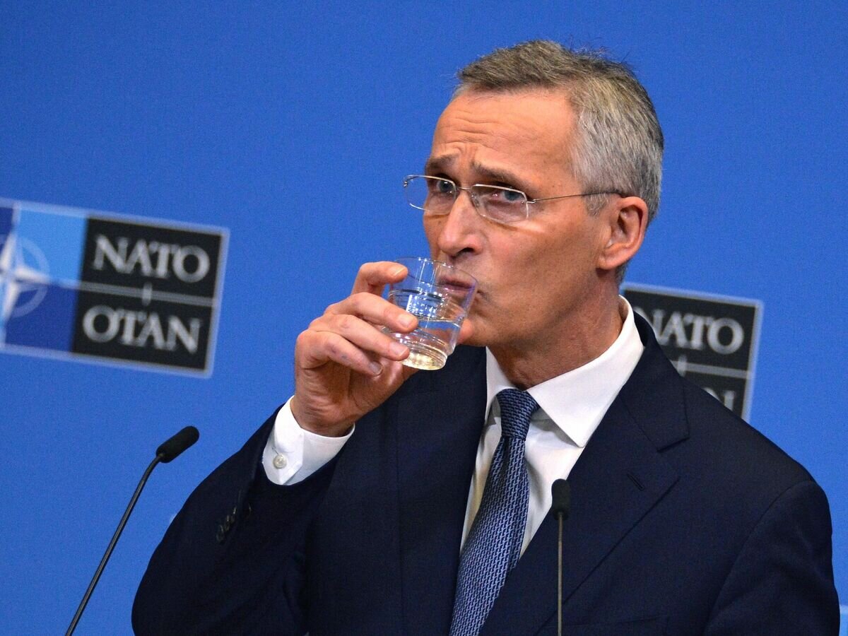    Генеральный секретарь НАТО Йенс Столтенберг отвечает на вопросы журналистов после заседания Совета Россия - НАТО в Брюсселе© РИА Новости / Алексей Витвицкий