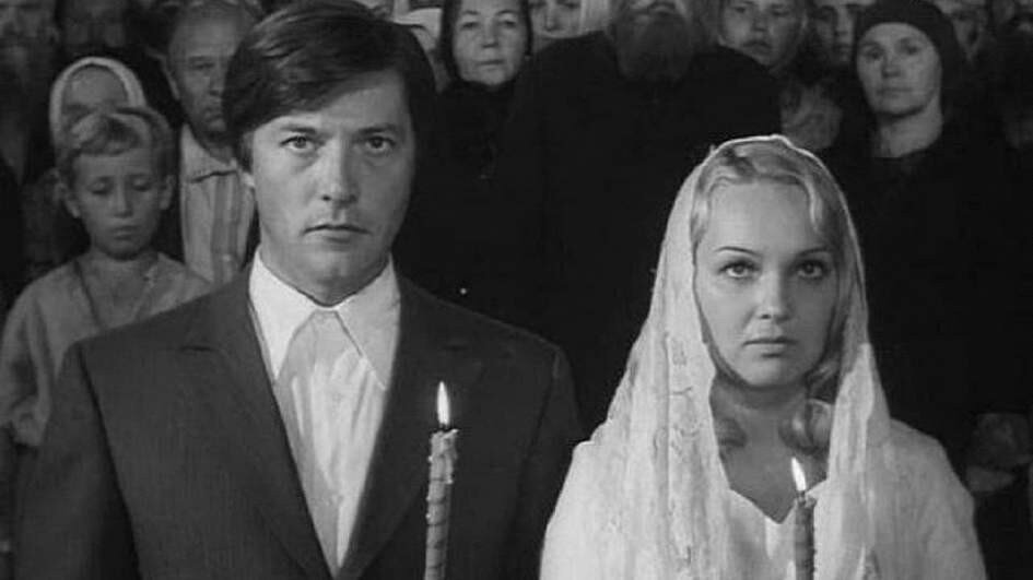 Венчание Жарикова и Гвоздиковой в фильме «Рожденная революцией»