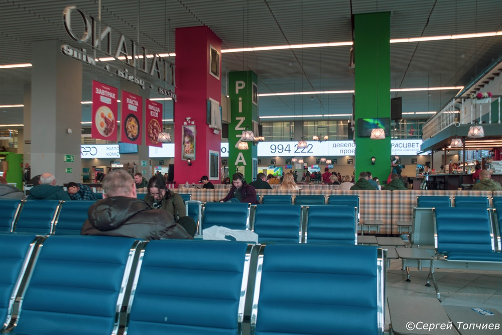 Разбрелись все по стульям