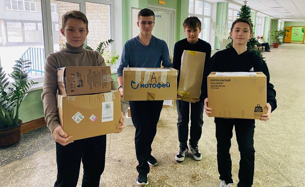    В Курске учителя и ученики школы №29 передали подарки участникам СВО