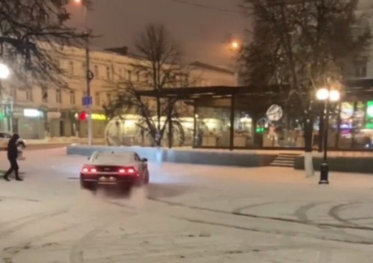    В Пензе «дрифт на улице Московской» мог подвергнуть опасности прохожих