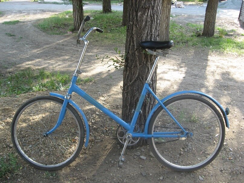 Второй, купленный прозапас или на запчасти.