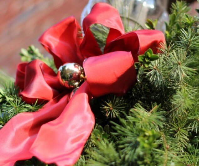    Композиция из еловых веток   
Источник: «In my own style»