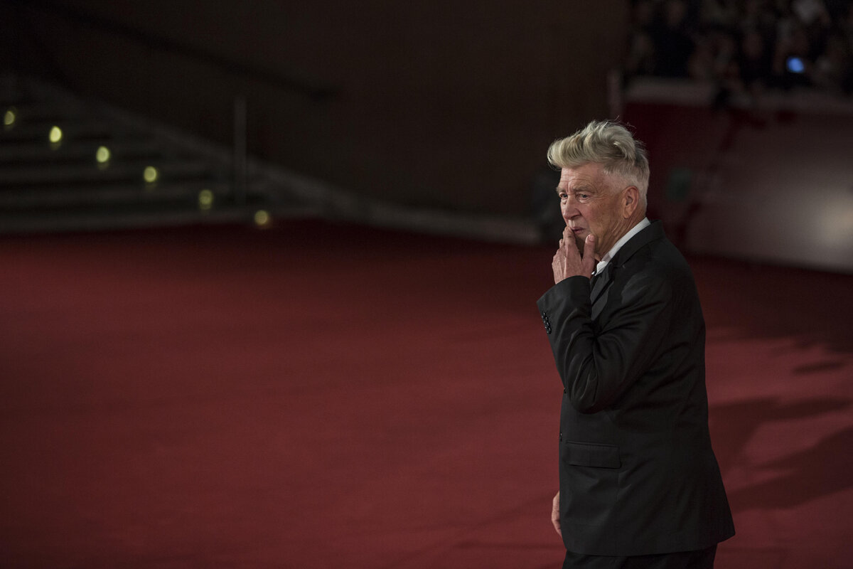     Жена создателя «Твин Пикса» Дэвида Линча, Эмили Стоуфл, подала на развод после 14 лет брака