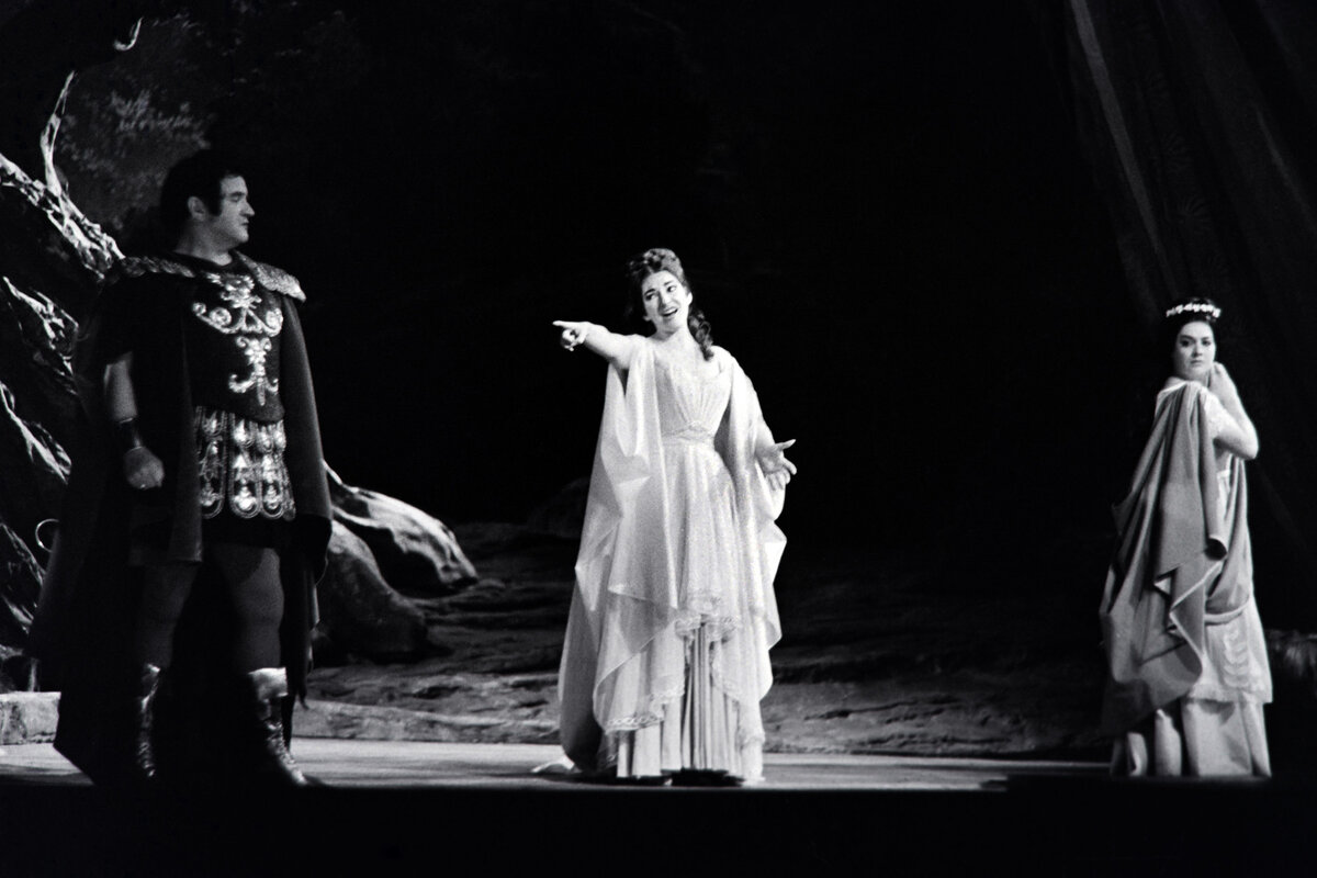    Мать Марии Евангелия с раннего возраста приобщила девочку к классической музыке. Мария брала уроки игры на фортепиано и вокала / AFP