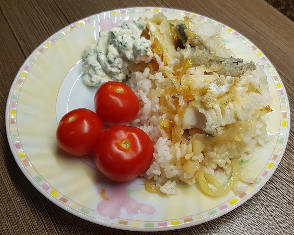    Минтай с рисом и луком