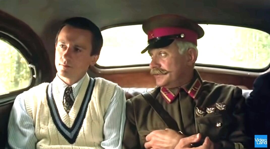 кадр из фильма Н. Михалкова "Утомленные солнцем""