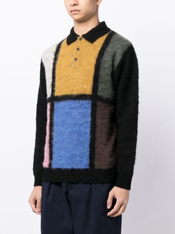 Основной цвет - черный