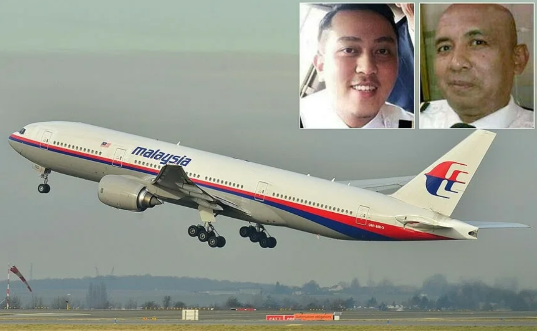 Рейс 2014. Боинг 777 Малайзия рейс mh370. Пропавший Боинг 777 Малайзия. Малазийский Боинг 2014 mh370. Рейс 370 Malaysia Airlines.