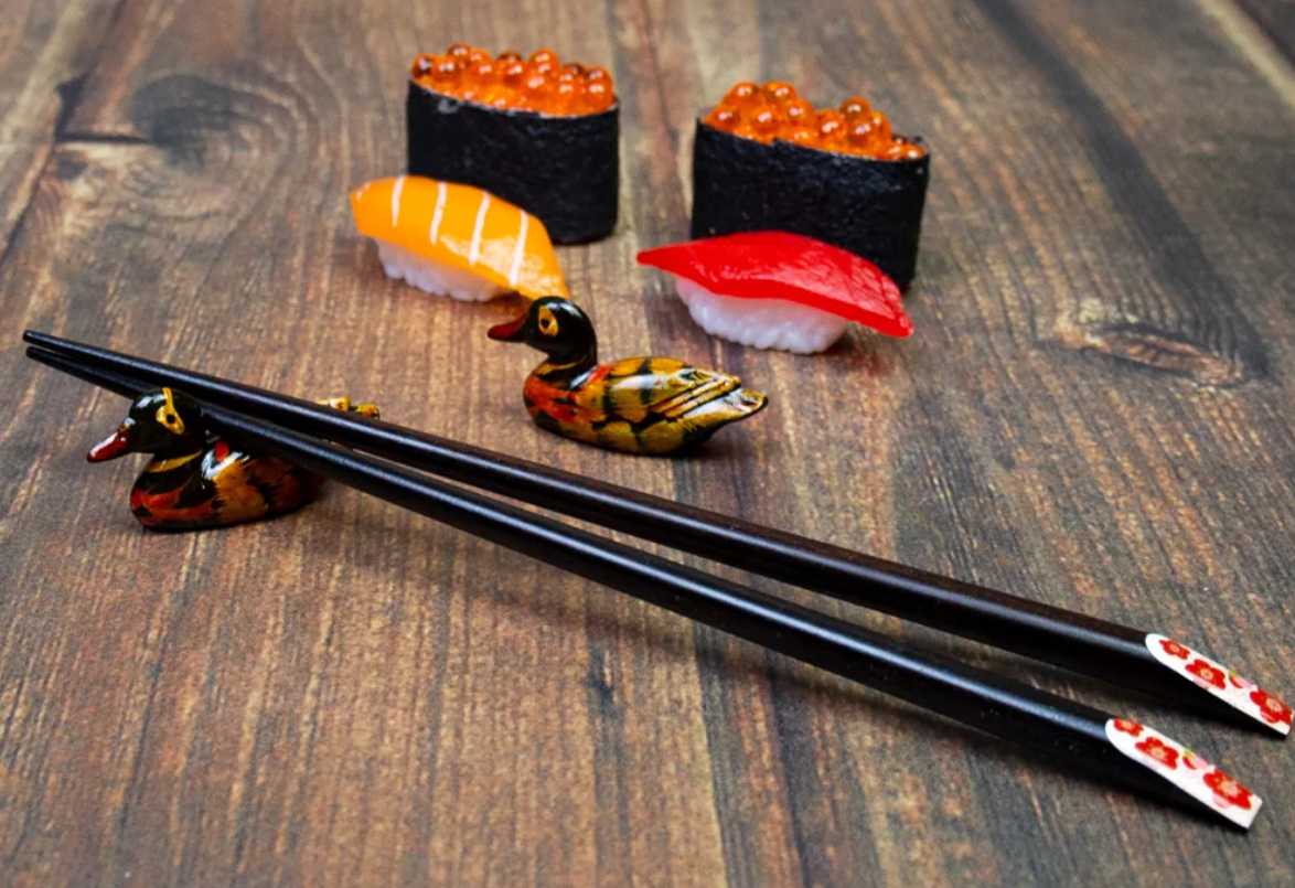 Доставка палочка спб. Китайские палочки. Палочки для суши. Японские палочки для еды. Необычные палочки для суши.