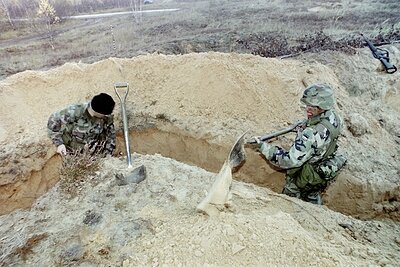 ПОСЛЕДОВАЛ НОВЫЙ УКАЗ - БЕТОНИРОВАТЬ ПОЗИЦИИ, ВЕДЬ СКОРО ПРИДУТ РУССКИЕ! ФОТО: VICTOR LISITSYN, ВИКТОР ЛИСИЦЫН/GLOBALLOOKPRESS