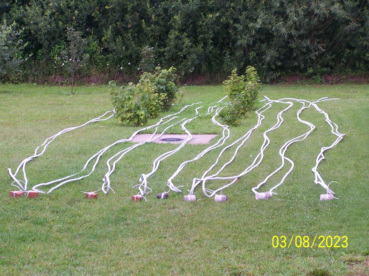 Это 9 труб по 25 м, согнутых пополам с грузиками