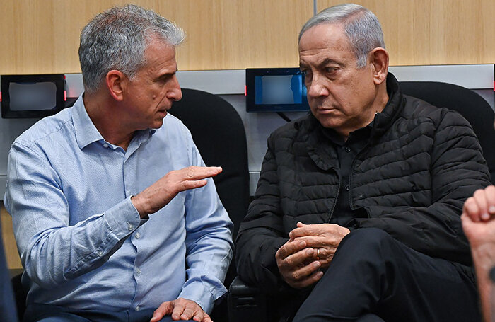    Глава службы внешней разведки Израиля «Моссад» Давид Барнеа и премьер-министр Израиля Биньямин Нетаньяху в штаб-квартире ЦАХАЛ в Тель-АвивеюZuma/ТАСС