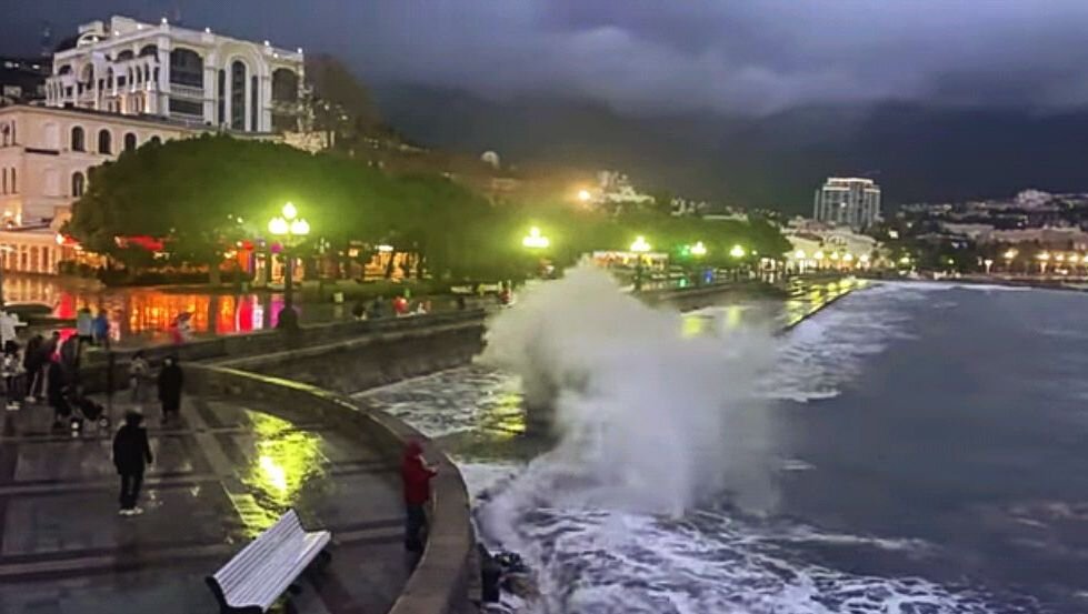 Фото автора. Шторм 27.11.23.