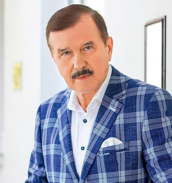    По национальности Леонид Серебренников — русский