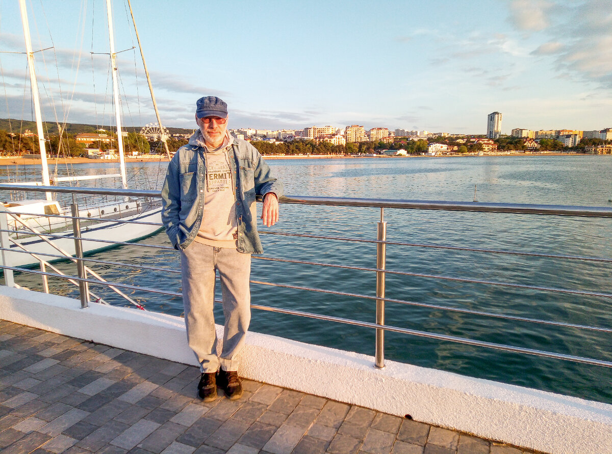 Солнце у моря почти каждый день, даже зимой (Михаил Лекс, автор рассказа)