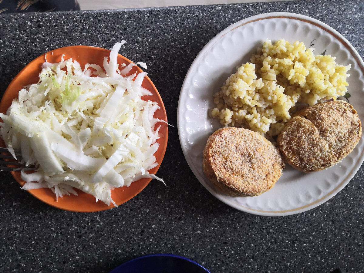 Булгур с куриными котлетами+каруста