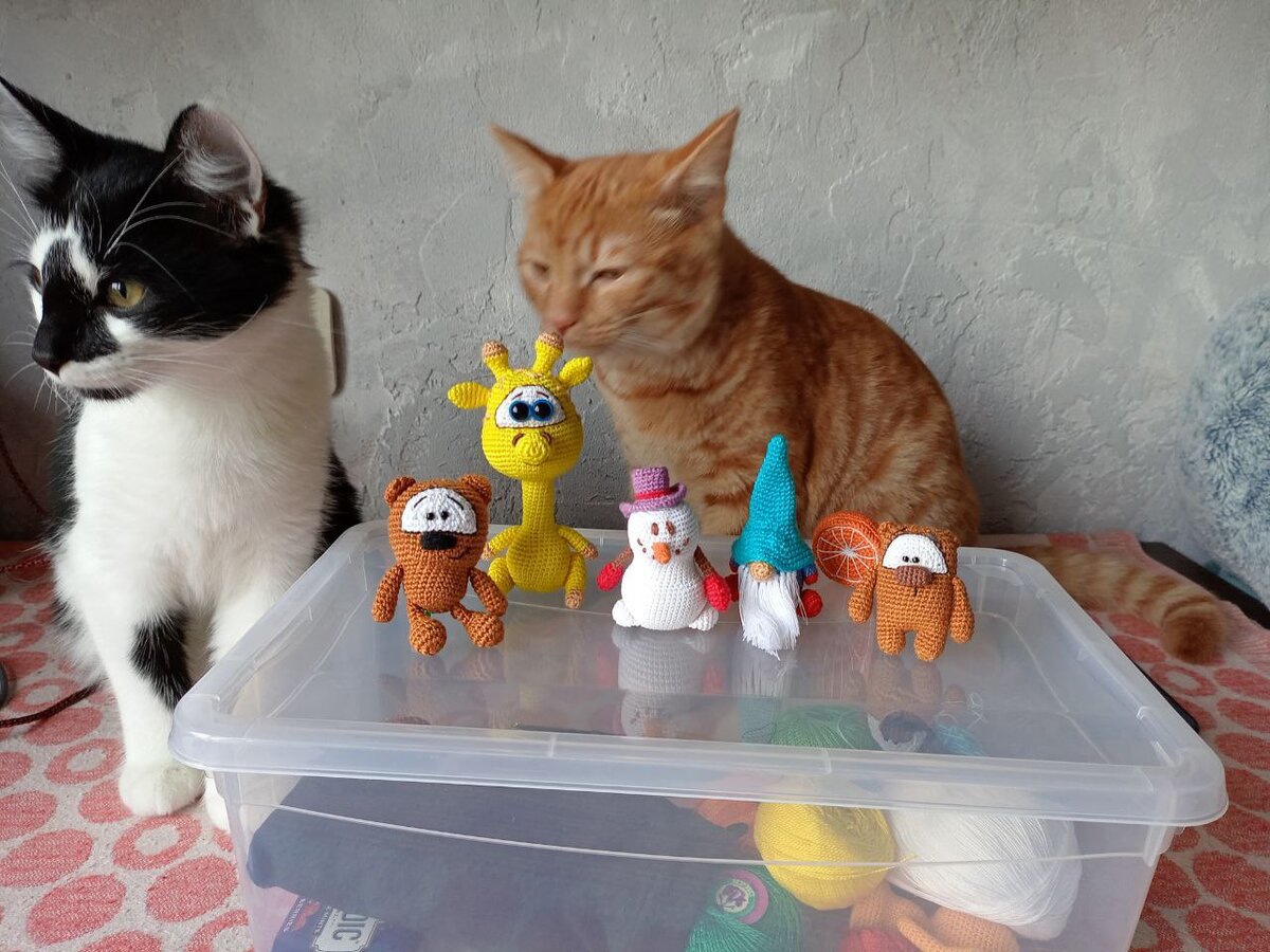 Котики помогали на всем протяжении работы))) 