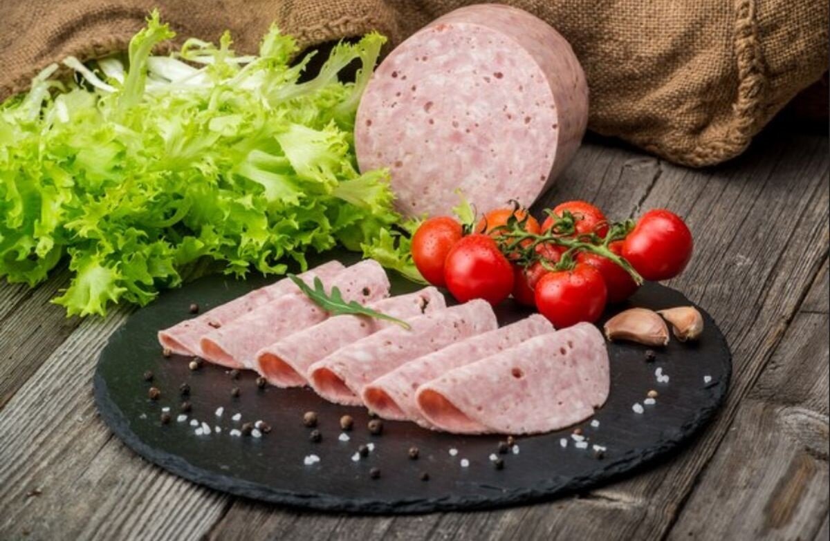 режа колбасу