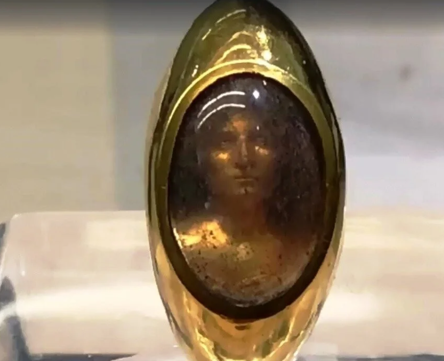 Перстень с изображением Карвилия Гемела