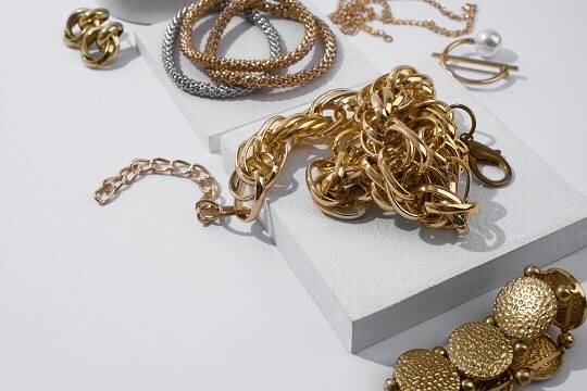    Россиянка испугалась порчи и отправила онлайн-колдунье несколько килограммов золота