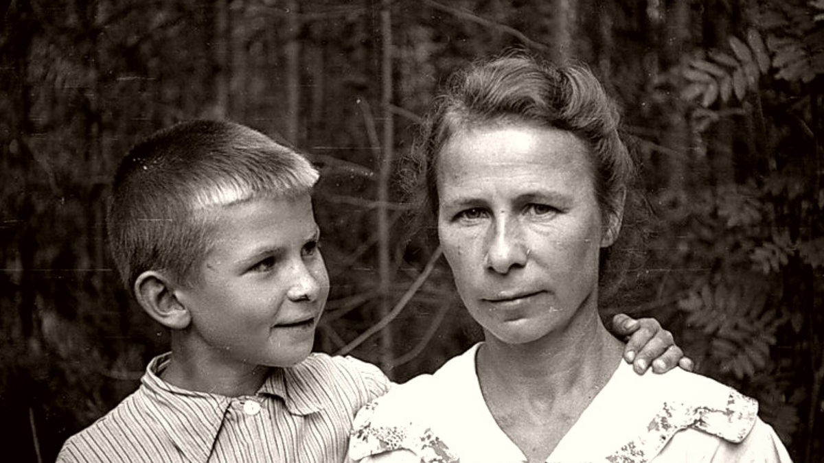 Мама старше папы на 10 лет. Советская мама. Семья СССР. Семейные советские снимки. Мамы и дети советские снимки.