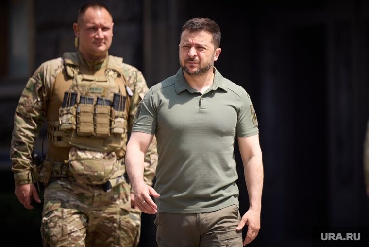    Популярность Зеленского падает из-за его ошибок