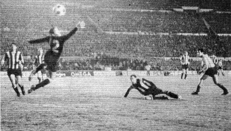 Кадры второго финала Кубка Либертадорес-1970, между Пеньяролем и Эстудиантесом