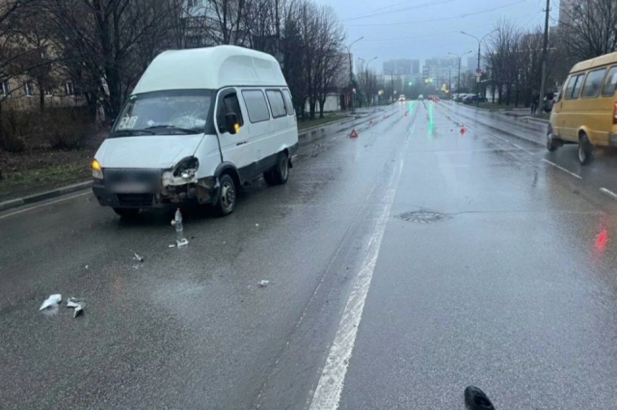    Гибель 30-летнего волжанина под колесами маршрутки попала на видео