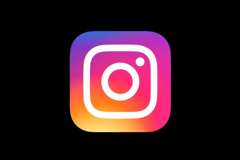 Темная тема в Instagram включается через настройки смартфона. Это актуально для обеих операционных систем: iOS и Android. В самом же приложении такой возможности нет.