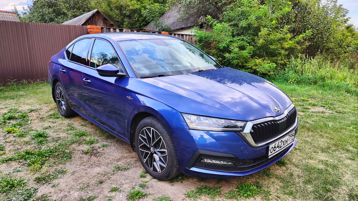 У Skoda Octavia A8 багажник объёмом 580 литров, а если разложить второй ряд сидений - увеличивается почти вдвое!