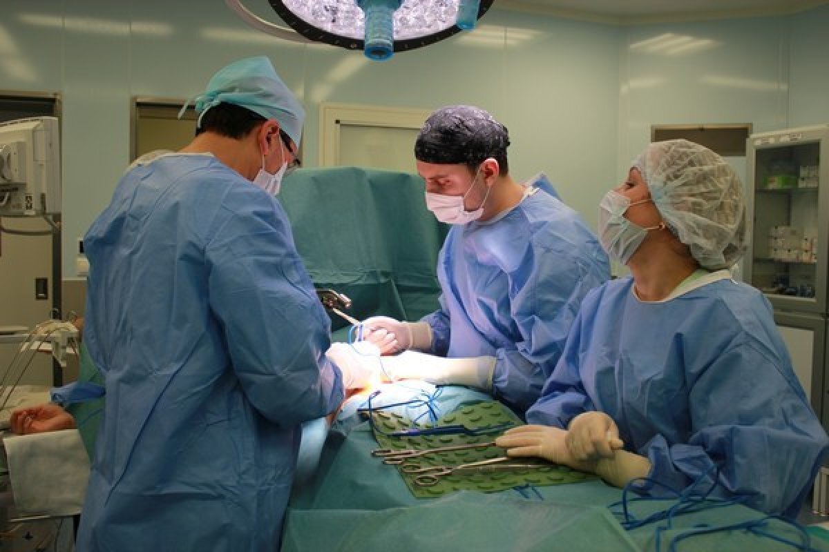    Хирурги провели успешную операцию.