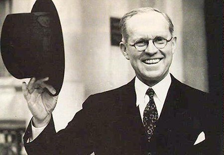 Джозеф Кеннеди-старший был влиятельной фигурой в бизнесе и политике. Он также был связан с самыми известными родословными в мире.