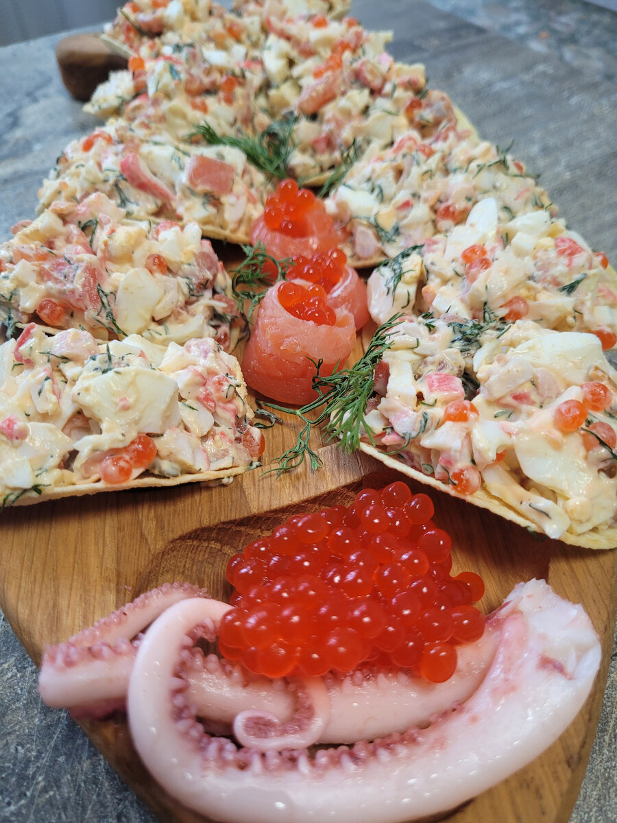 Фото автора.Готовая закуска на чипсах!