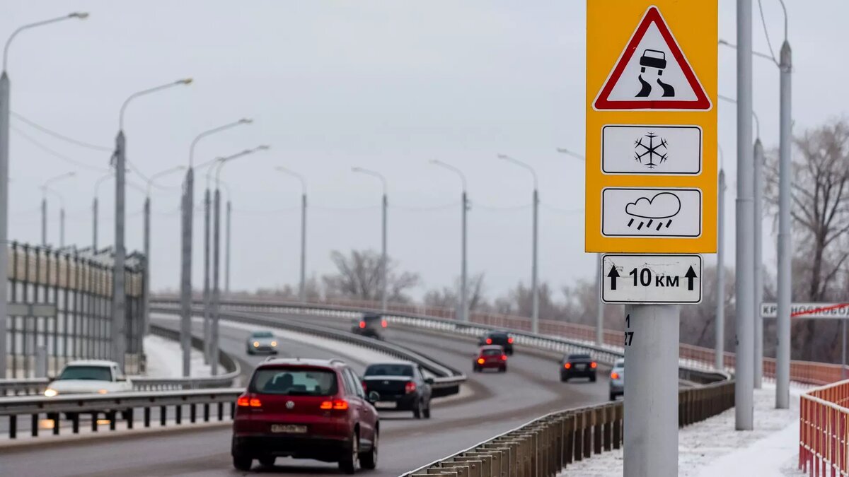     Движение транспорта по мосту через Волгу со следующей недели будет разрешено со скоростью не более 60 километров в час, по информации комитета транспорта и дорожного хозяйства Волгоградской области.