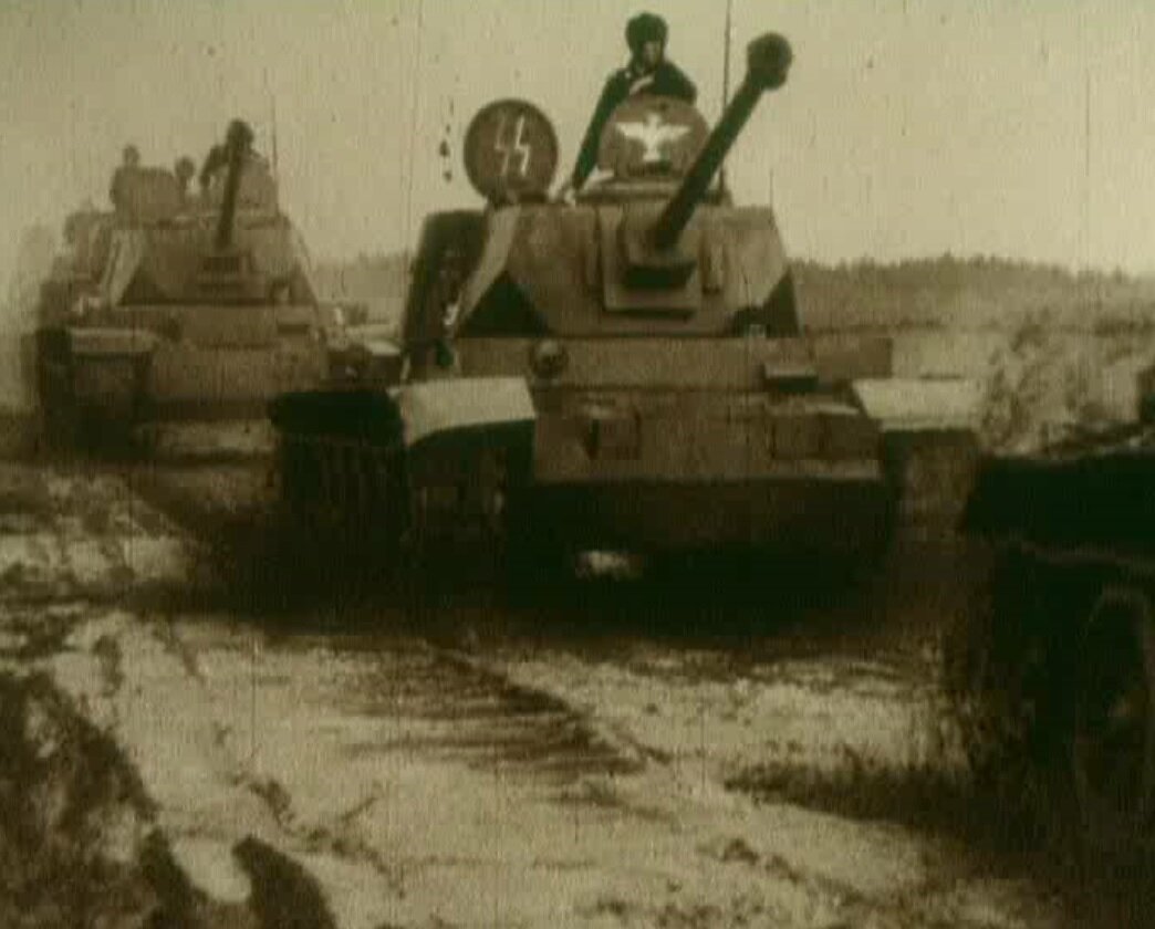 Бутафорские немецкие танки типа Pz.IV на базе Т-44. Кадр из фильма