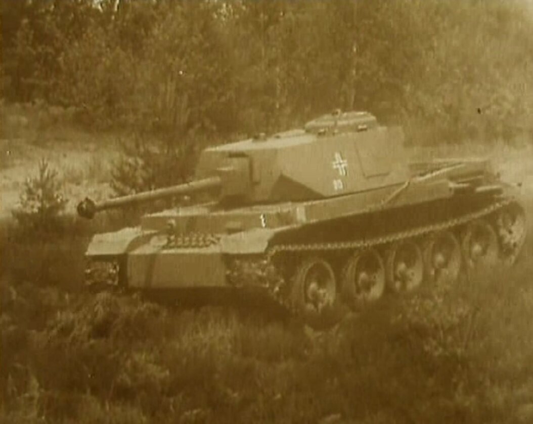 Бутафорские танки Pz.IV и БТ-5 в советском сериале 