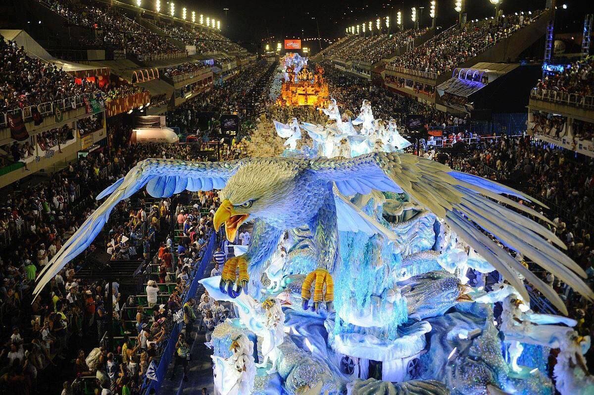 Карнавал в Бразилии - это самый большой, красочный, эмоциональный, яркий, народный праздник Бразилии. Ну кто не слышал о карнавале, ежегодно проводимом в Рио-де-Жанейро?