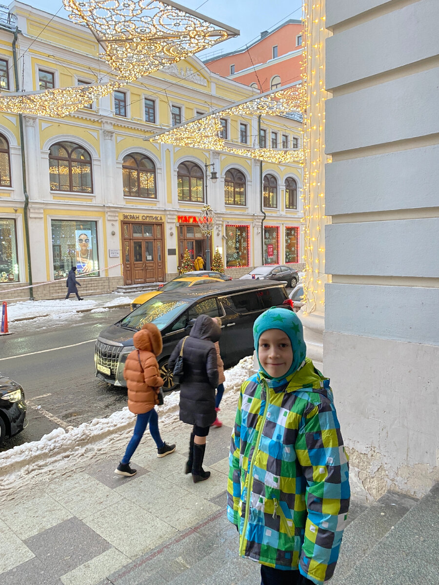 Фото автора. У гостиного двора уже очень красиво и сказочно 